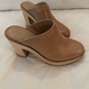 Antonio Melani x kimberly Whitman tan heeled clog mule. Size 7